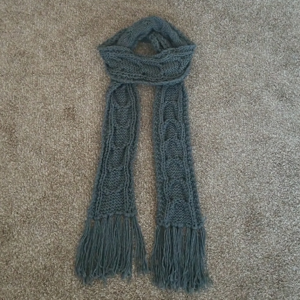 Gray long chunky knit scarf